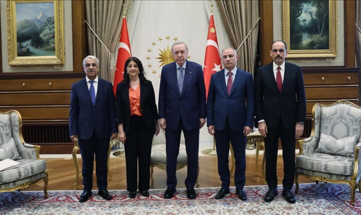 Türkiye Cumhuriyeti Cumhurbaşkanı Erdoğan, DEM Parti heyetini kabul etti