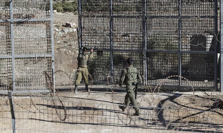 İsrail, Suriye’nin güneyinde 10 askeri üsle işgali sürdürüyor