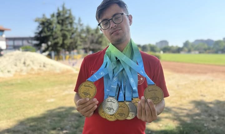 “Orada Türkiye için mücadele ettik. Orada kürsüde olmak, madalya almak heyecan vericiydi.”