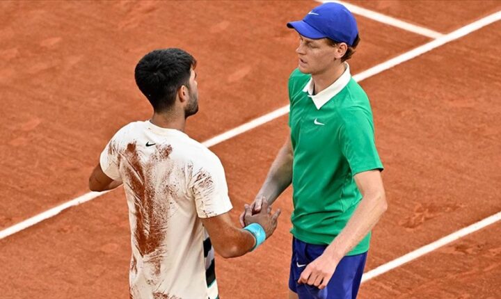 Wimbledon’da Alcaraz üst üste 3. şampiyonluk, Sinner ilk peşinde