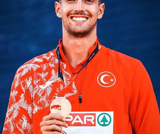 Norveç’in Bergen kentinde düzenlenen Avrupa U23 Atletizm Şampiyonası’nda milli sporcumuz İsmail Nezir 400m engelde 48.33’lük derecesiyle gümüş madalya kazandı.