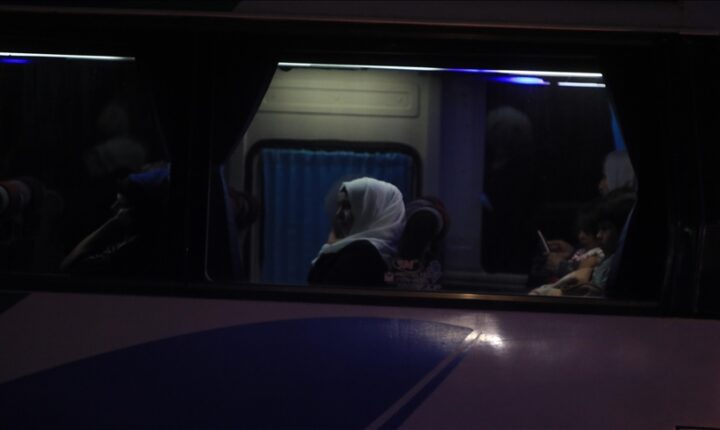 Süveyda’dan 500 kişi daha tahliye edildi