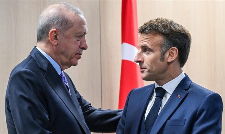Türkiye Cumhurbaşkanı Erdoğan, Fransa Cumhurbaşkanı Macron ile telefonda görüştü