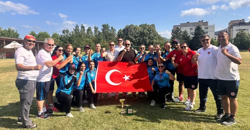 Kadın Kriket Milli Takımı, ilk kez katıldığı uluslararası turnuvada şampiyon oldu