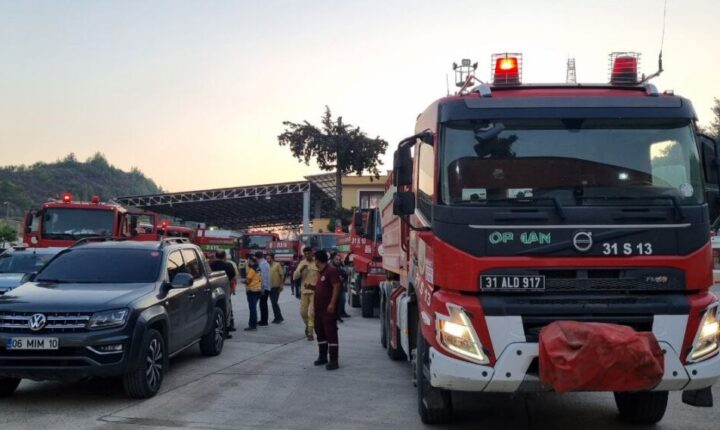 Sivil Savunma, Lazkiye kırsalında 7/24 yangın söndürme ekipleri seferber ediyor.