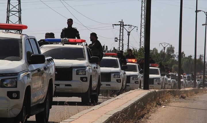 Suriye güvenlik güçleri Süveyda şehir merkezine girmeye başladı