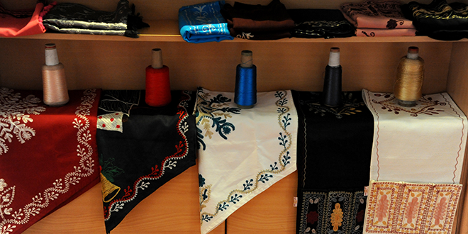 Şam’ın Geleneksel El Ağbani Mirası “Umut İplikleri” Projesiyle Yeniden Hayat Buluyor