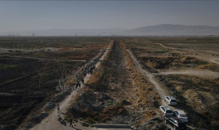 Suriye’nin başkenti Şam’da tespit edilen toplu mezardan 75 ceset daha çıkarıldı