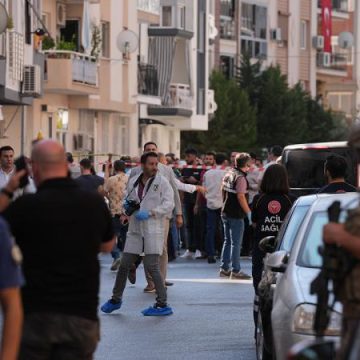 İzmir’de polis merkezine silahlı saldırı: 2 şehit, 3 yaralı