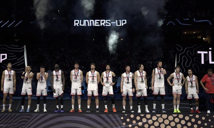 A Milli Basketbol Takımı, Avrupa ikincisi oldu