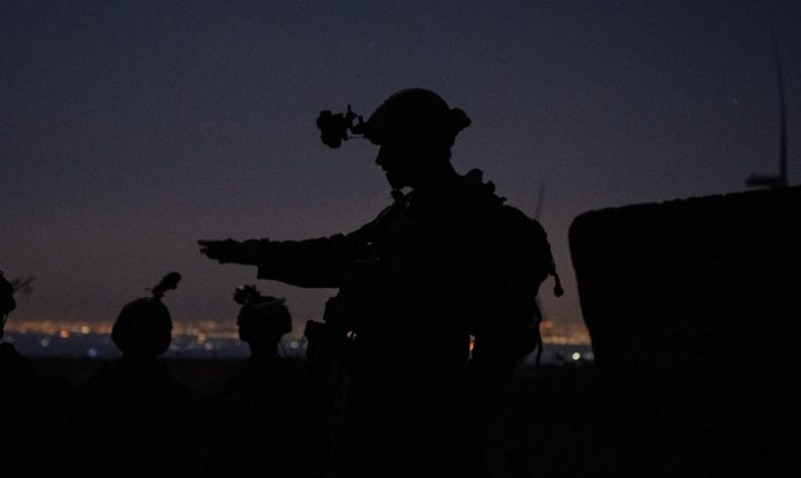 Suriye’de baskın düzenleyen İsrail güçleri 7 kişiyi alıkoydu