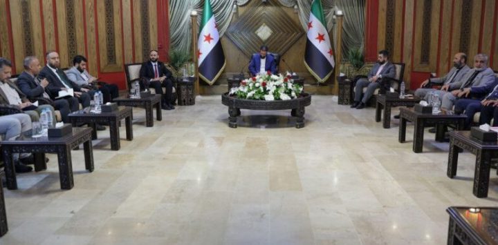 Suriye Cumhurbaşkanı Şara, Halep’te Su ve Elektrik Sektörü Çalışanlarıyla Bir Araya Geldi