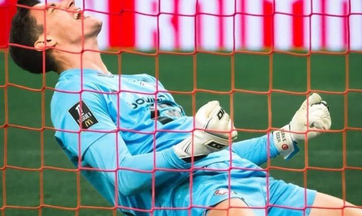 🧤⚽ üst üste 3 penaltı kurtaran BERKE ÖZER Tarihe geçti…👏