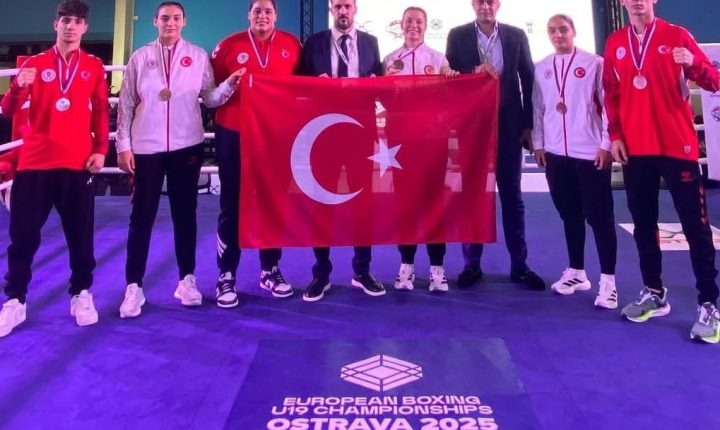 🥊Çekya’da düzenlenen U19 Avrupa Boks Şampiyonası’nda 3 altın, 1 gümüş ve 2 bronz madalya kazanarak bizleri gururlandıran ve takım klasmanında üçüncü olan milli sporcularımızı tebrik ediyoruz.🇹🇷👏🏻