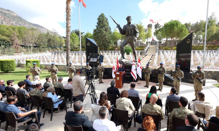 Bazılarının Üzerinde “Meçhul”, Bazılarının Üzerinde “Mücahit” Yazıyor. Çoğunluğunun Üzerinde ise Şehitlerin İsimleri ve Memleketleri…