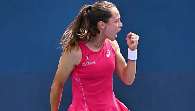 Zeynep Sönmez turladı