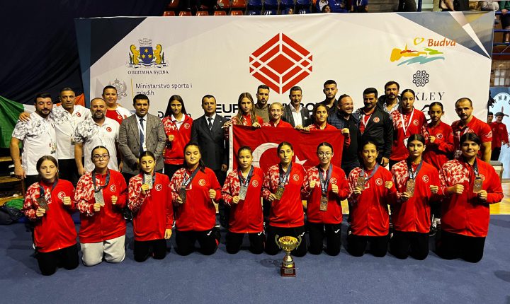 Karadağ’da düzenlenen 15 Yaş Altı Avrupa Boks Şampiyonası’nda mücadele eden milli sporcularımız, 16 madalya elde etti.