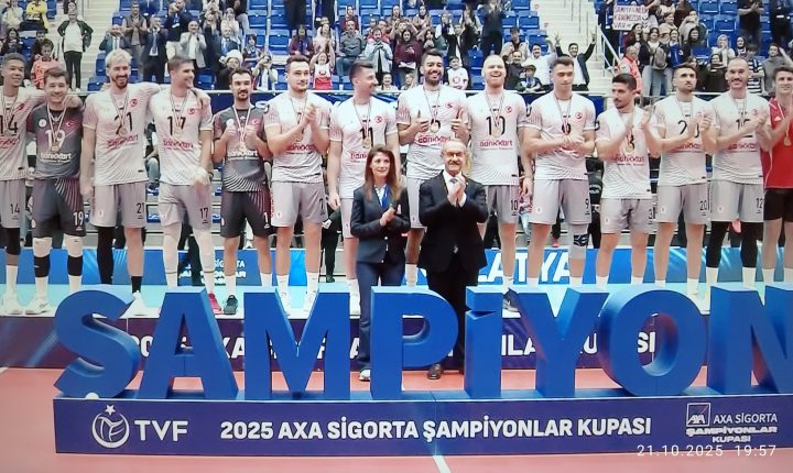 🏆🏐 Efeler Ligi şampiyonu Ziraat Bankkart ile Kupa Voley şampiyonu Fenerbahçe Medicana, Malatya,da oynanan maçta, Ziraat Bankart, Fenerbahçe medikana,yı 3 -1 yenerek şampiyon oldu…