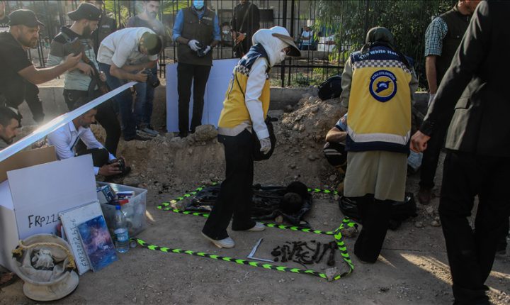 Suriye’nin Şam kırsalında toplu mezar bulundu