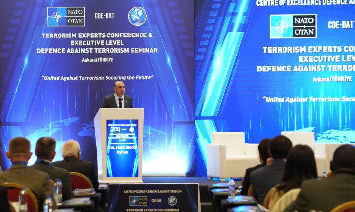 Terörizmle Mücadele Mükemmeliyet Merkezi Komutanlığı koordinesinde, terörizm alanında yükselen tehditler ve yeni trendlere yönelik NATO ve NATO ortaklık ülkeleri ile akademisyenler ve üst düzey yetkililer arasında bilgi paylaşımında bulunmak için düzenlenen “Terörizm Uzmanları Konferansı ve Üst Düzey Terörle Mücadele Semineri” Ankara’da tamamlandı.