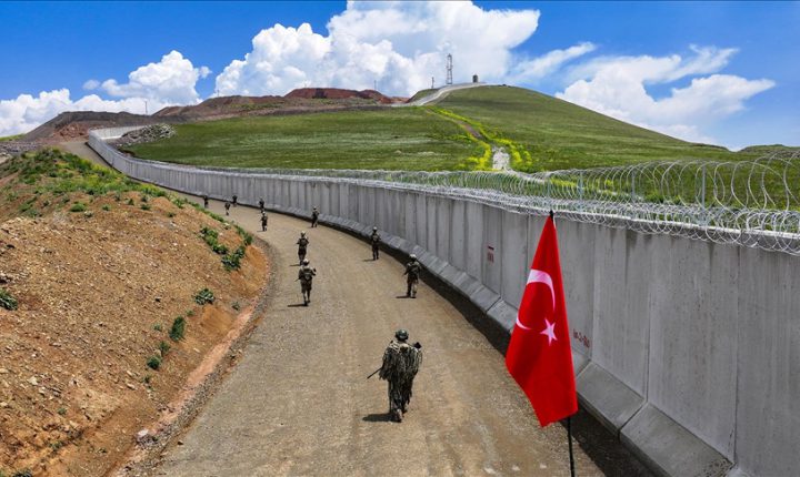 Türkiye Cumhuriyeti ‘nin kara sınırlarının yaklaşık yüzde 44’üne güvenlik duvarı örüldü
