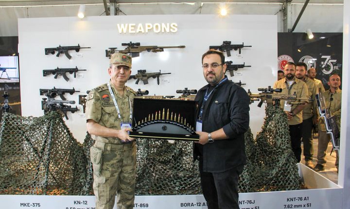 🇹🇷 JANDARMA GENEL KOMUTAN YARDIMCISINDAN MKE STANDINA ZİYARET