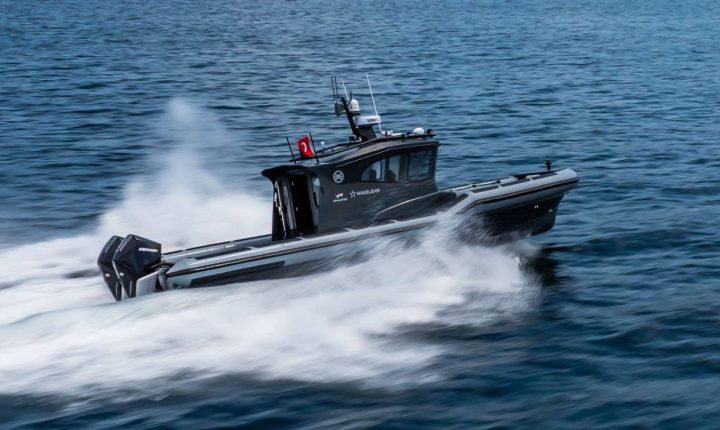 🛥 HAVELSAN İnsansız Deniz Araçları ailesi büyüyor. RAFNAR botlarına da otonomi yetenekleri kazandırdık. VN MARITIME ile ortak geliştirilen insanlı ve insansız kullanım konseptine sahip RAFNAR platformuna otonom ve uzaktan komuta edilebilir özellikleri entegre etti
