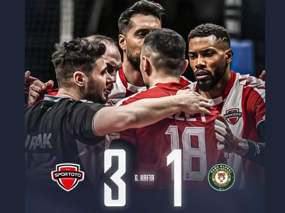 🏐 Spor Toto, SMS Grup Efeler Ligi 6. hafta maçında sahasında Rams Global Cizre Belediyesi’ni 3-1 yendi ve 4. galibiyetini aldı.