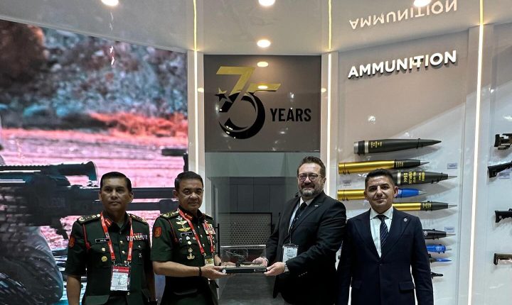 🇲🇾 MALEZYA KARA KUVVETLERİ KOMUTANINDAN STANDIMIZA ZİYARET