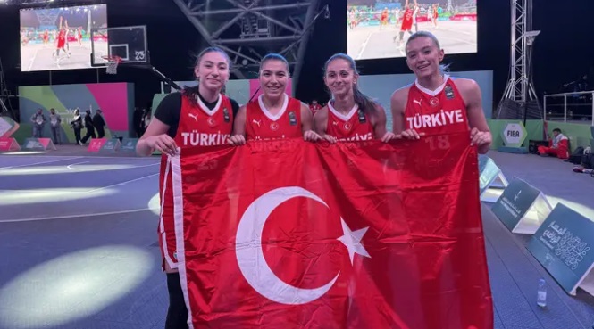 3×3 Kadın Milli Basketbol Takımı’ndan gümüş madalya