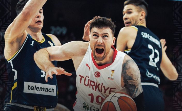 12 Dev Adam galibiyetle başladı