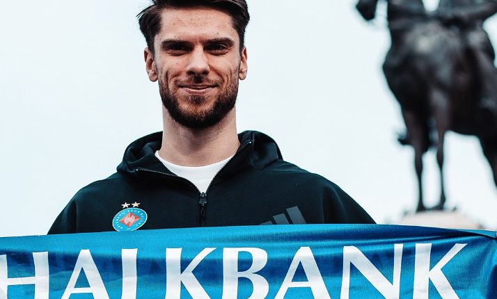 SMS Grup Efeler Ligi ekiplerinden Halkbank, Polonyalı smaçör Aleksander Sliwka ile sözleşme imzaladı.
