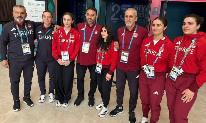 Gençlik ve Spor Bakan Yardımcımız Sayın HAMZA YERLİKAYA, Suudi Arabistan’ın başkenti Riyad’da devam eden 6. İslami Dayanışma Oyunları’nda madalya kazanan Milli sporcularımız ve antrenörlerimiz ile bir araya geldi.👏