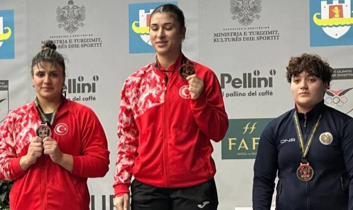 Fatmagül Çevik ve Büşra Can,dan Avrupa rekoru.  U23 ve Gençler Avrupa Halter Şampiyonası’nda yarışan sporcularımız, Rekor kırarak madalyalar kazandı.