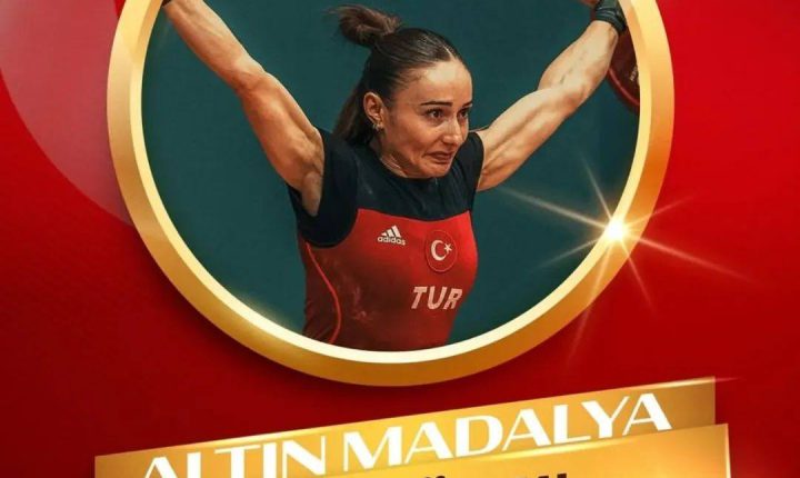 🇹🇷🏋‍♀️ Suudi Arabistan’ın Riyad kentinde organize edilen İslam Oyunlarında 🥇Kadınlar 53 kiloda Milli sporcumuz Cansel Özkan Koparmada 88, silkmede 100 ve toplamda 188 kiloluk dereceleriyle 3 altın madalya kazandı.💪
