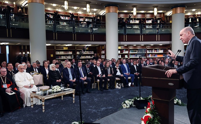 Türkiye Cumhuriyeti Cumhurbaşkanı Erdoğan: Zulümler karşısında sorumluluk alıyor, barış ve adalet için elimizi taşın altına koyuyoruz