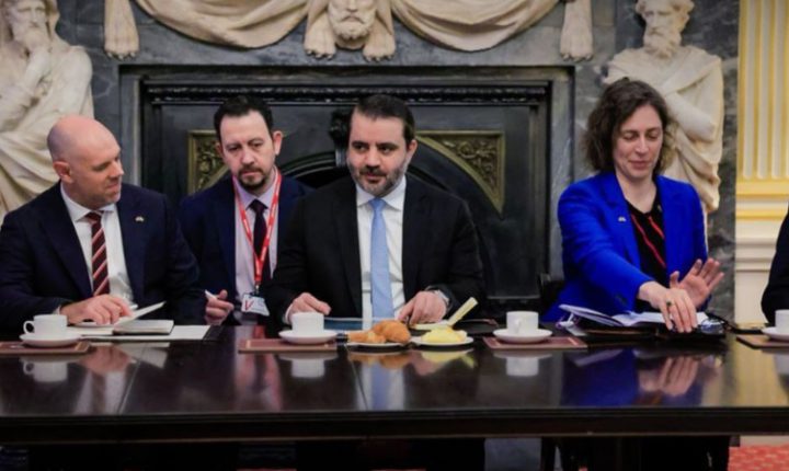 Suriye Dışişleri Bakanı Şeybani, İngiliz İş Adamları ve Yatırımcılarla Görüştü