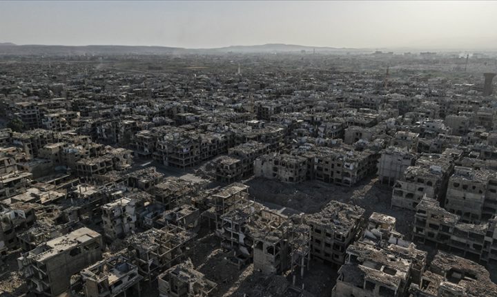 Suriye Savunma Bakanı Ebu Kasra, rejiminin devrildiği operasyonda 434 kişinin hayatını kaybettiğini açıkladı