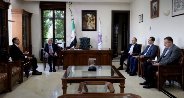 Şam Üniversitesi Rektörü, Ürdün Büyükelçisi ile Bilimsel İşbirliğini Görüştü