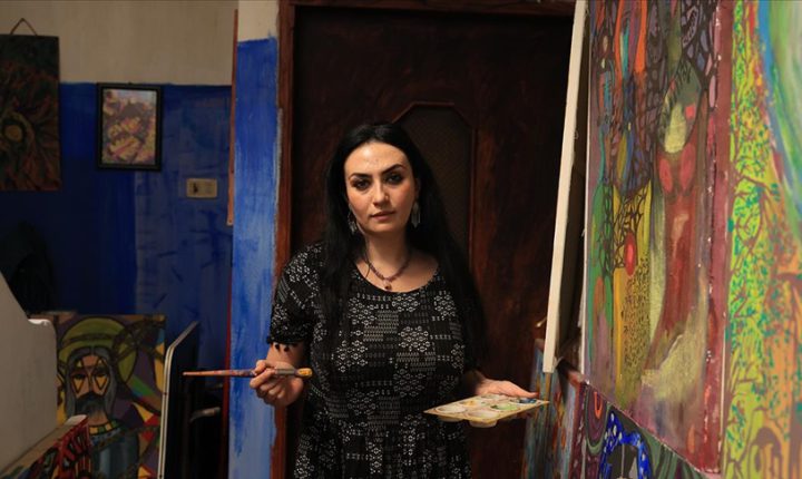 Suriyeli ressam, Şam’daki evini sanat galerisine dönüştürdü