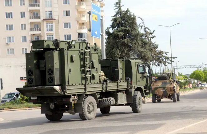 Suriye sınırına zırhlı ve sinyal kesici araç sevkiyatı