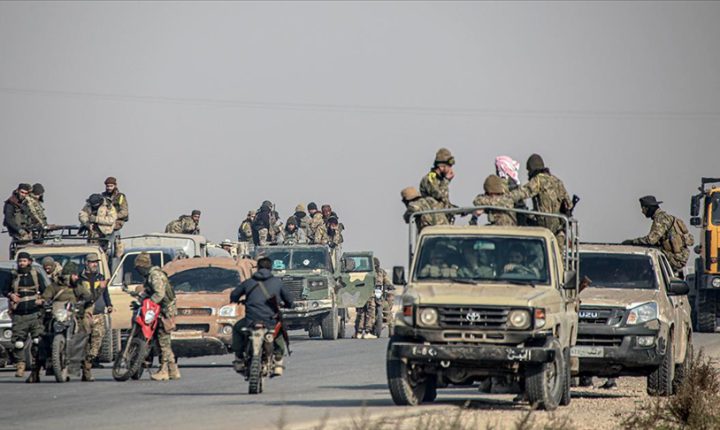 Suriyeli muhaliflerin devrimle sonuçlanan Şam yürüyüşü bir yıl önce bugün başlamıştı.