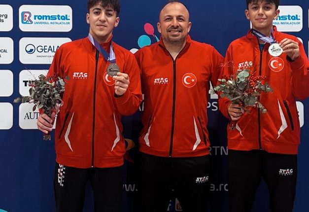 Dünya Yıldızlar Masa Tenisi Şampiyonası’na katılan Görkem Öçal ile Kenan Eren Kahraman, 15 yaş altı çift erkekler kategorisinde gümüş madalya kazandı.