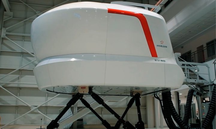 The Boeing Company ile imzaladığımız yeni anlaşma kapsamında, üretim bandımıza yeni bir B737 MAX-8 Tam Uçuş Simülatörü daha ekliyoruz.