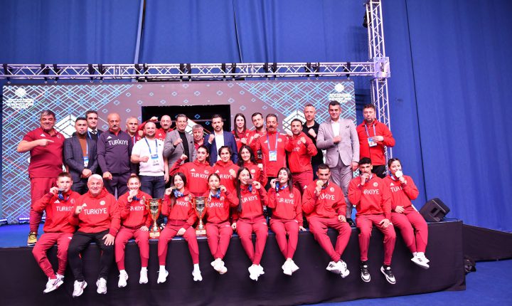 Milli boksörlerimiz, Macaristan’da gerçekleştirilen U23 Avrupa Boks Şampiyonası’nda takım klasmanında zirvede yer alarak şampiyon oldu.