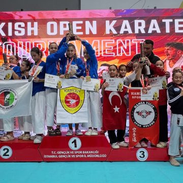 12-14 Aralık 2025 tarihlerinde İstanbul Ahmet Cömert Spor Salonunda düzenlenen Uluslararası Turkish Open Karate Turnuvasının ilk gününde kürsüde yer alan sporcularımızı tebrik ediyoruz. 🇹🇷🥋