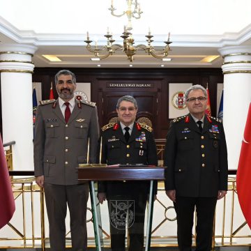 Türkiye Cumhuriyeti Genelkurmay Başkanı Orgeneral Selçuk Bayraktaroğlu, Kara Kuvvetleri Komutanı Orgeneral Metin Tokel’in resmî davetlisi olarak Ankara’da bulunan Katar Kara Kuvvetleri Komutanı Tümgeneral Jassim Bin Ali Al-Attiyah’ı kabul etti.  Kabulde Kara Kuvvetleri Komutanı Orgeneral Metin Tokel de yer aldı.