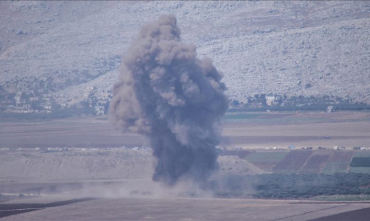 Aidiyeti bilinmeyen bir savaş uçağı, Suriye’nin Süveyda iline hava saldırısı düzenledi