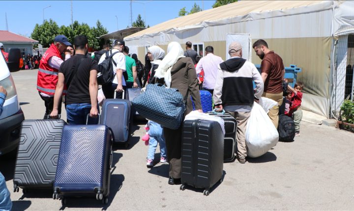 BM, gelecek yıl bir milyona yakın Suriyeli mültecinin daha ülkesine döneceğini tahmin ediyor
