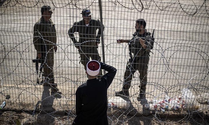 Devrimin ardından komşu ülkelerle yeni sayfa açan Suriye, İsrail’in şiddetli saldırı ve işgaline maruz kaldı